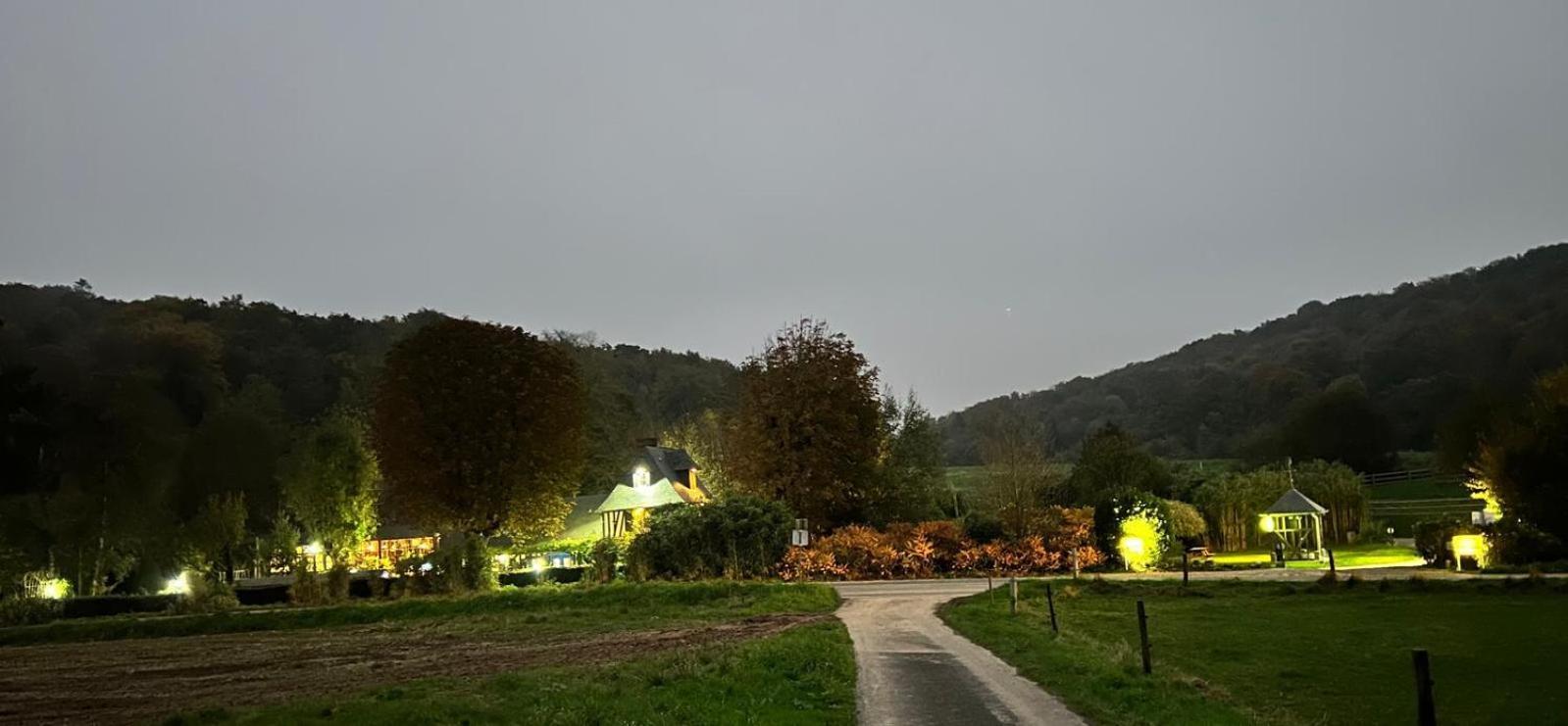 Auberge Du Val Au Cesne Saint-Clair-sur-les-Monts Exterior photo